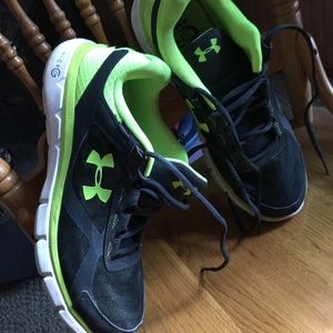 Men’s UnderArmour micro sneakers size 10
